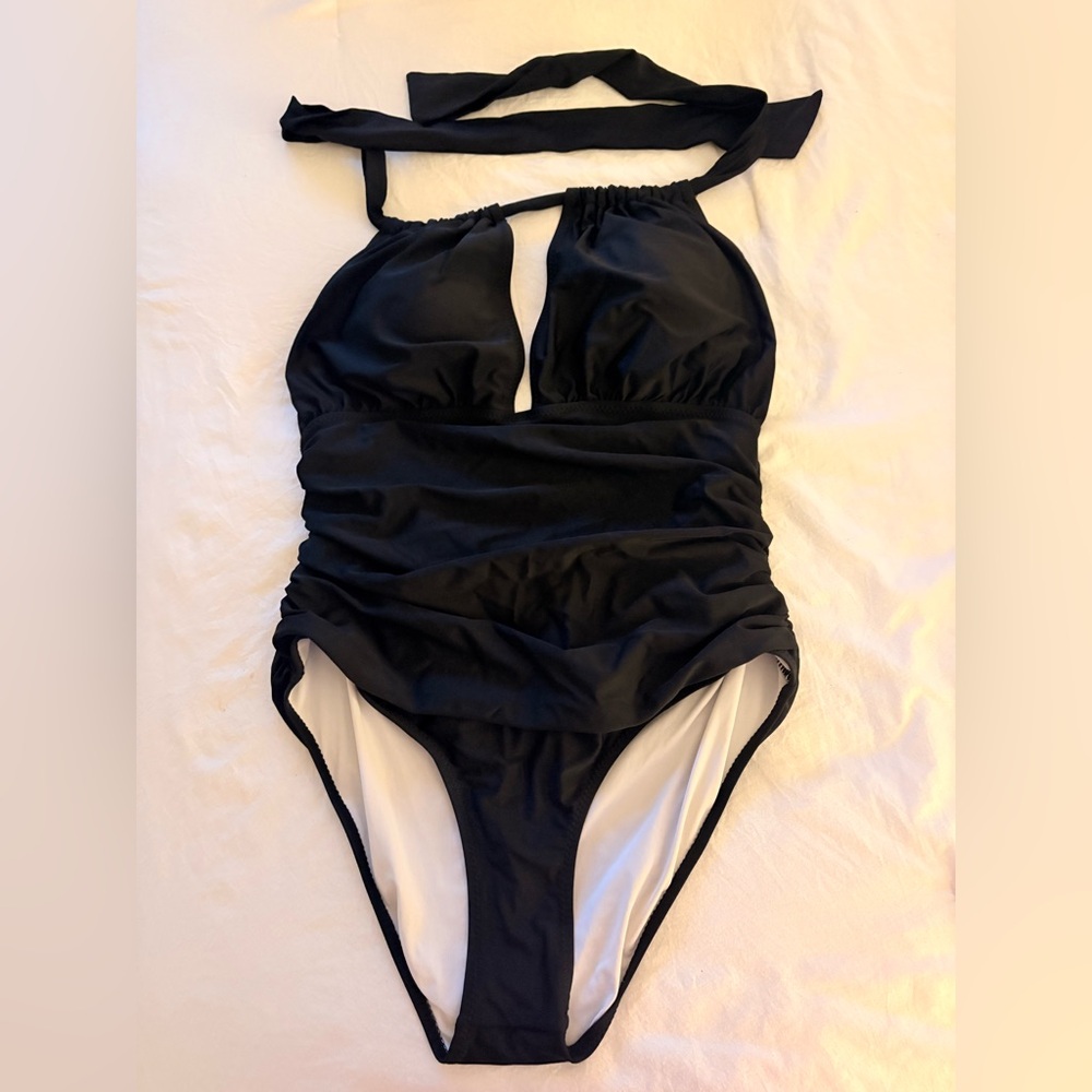 Excellent Condition cupshe halter bathing suit (L)